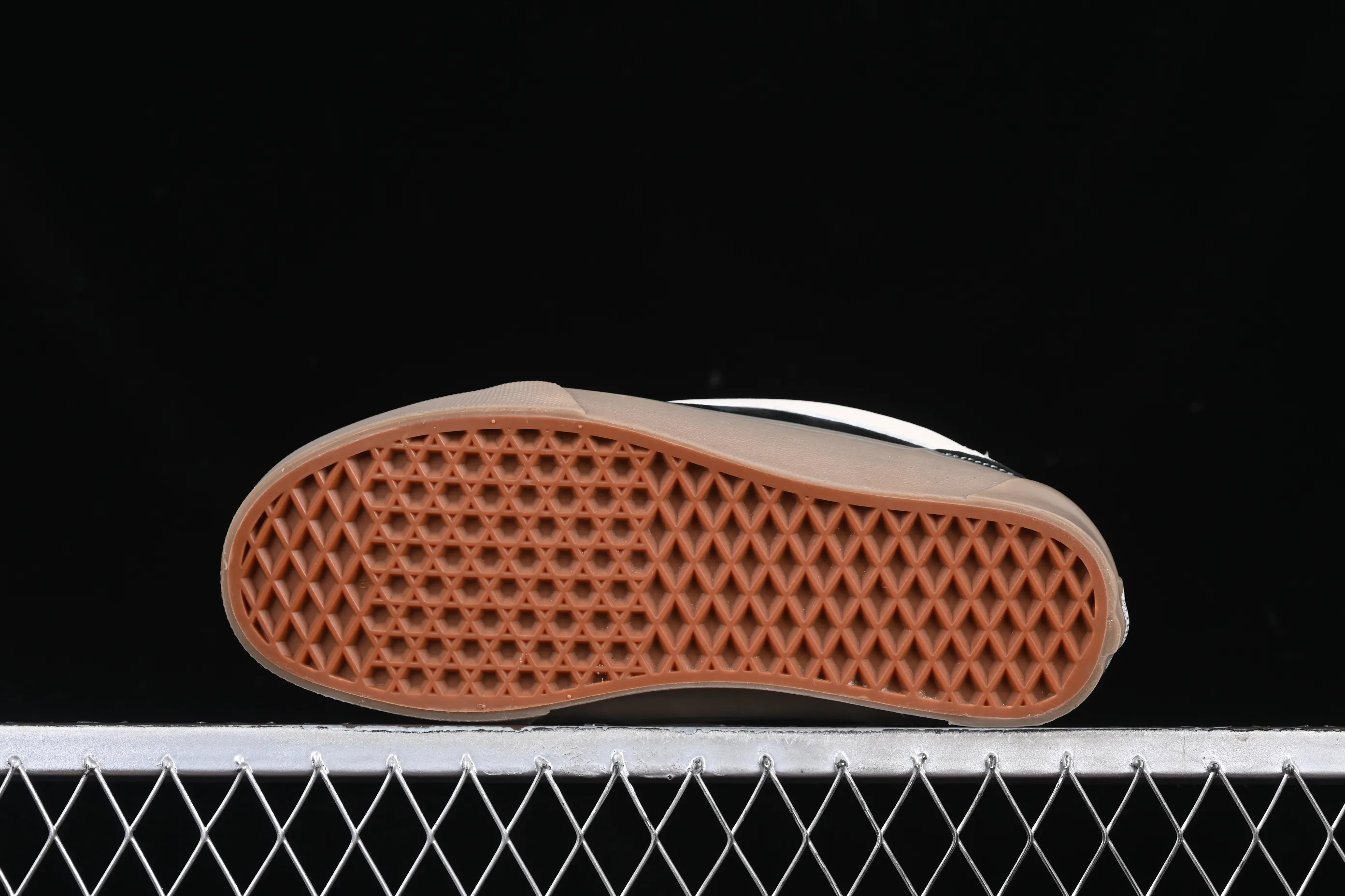 All categories Vans Vans series Vans Low Vans low-top Vans Knu Skool Vans low-top retro casual vulcanized bread shoes VN0009QCB9M